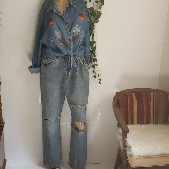 Vintage Distressed High Rise  Jean's - Picture 3 of 8